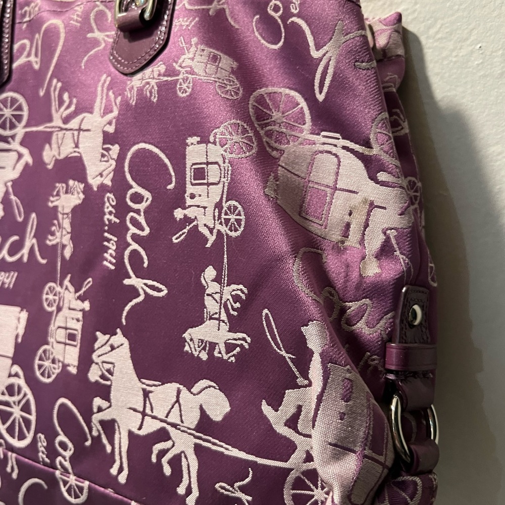 COACH Stage Coach Handbag, Beautiful condition, Purple inside, lots of pockets - Picture 14 of 14